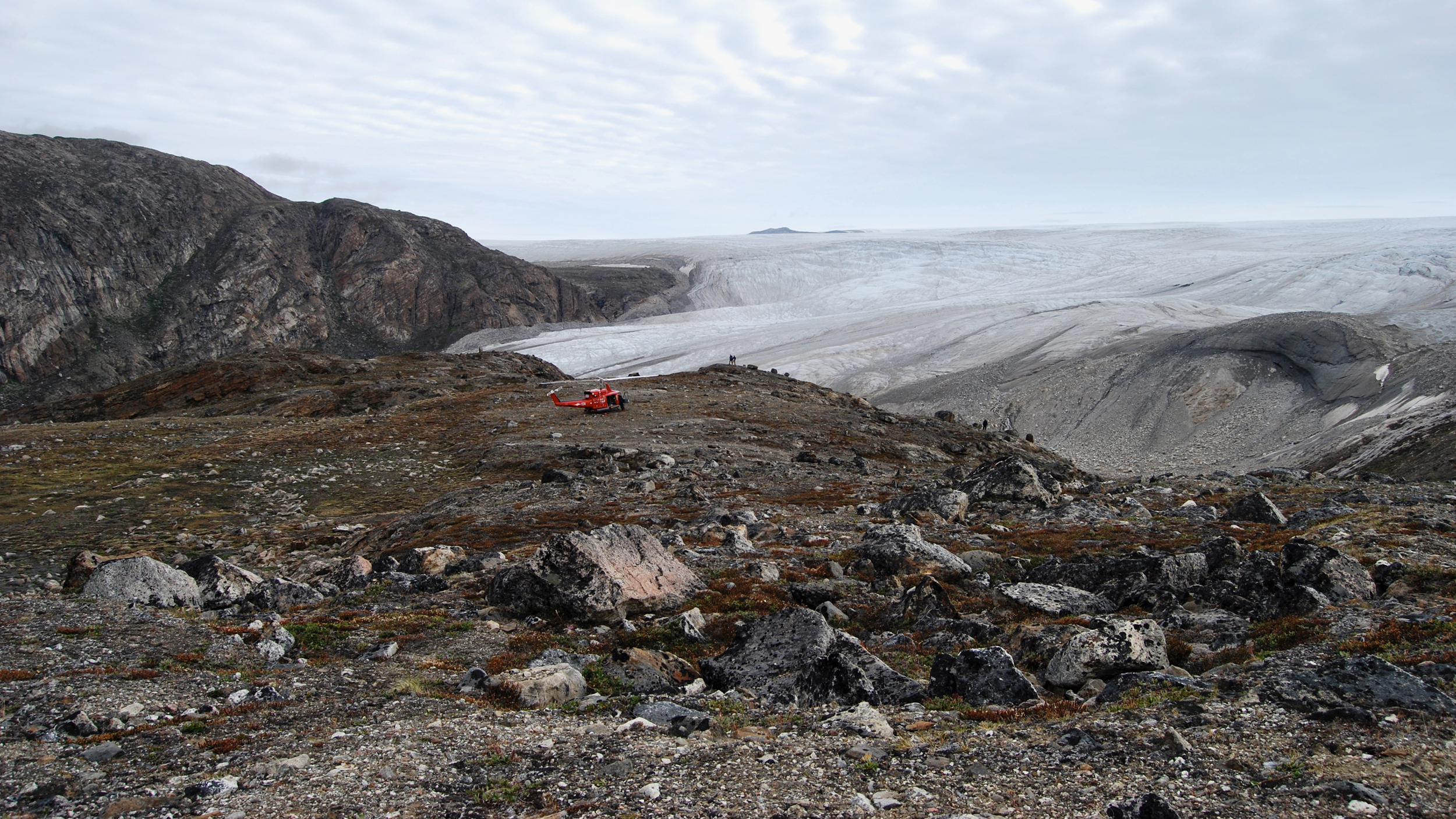 A view of the Greenland ice sheet 30 minutes east of Upernavik—similar to what GISP2 may have looked like when the ice was gone. Credit: Paul Bierman