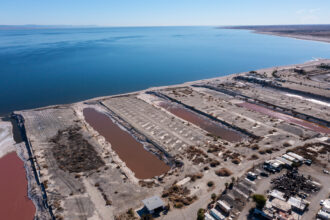 An aerial view of the Desert Shores community on the Salton Sea in California. Credit: Brian van der Brug/Los Angeles Times via Getty Images